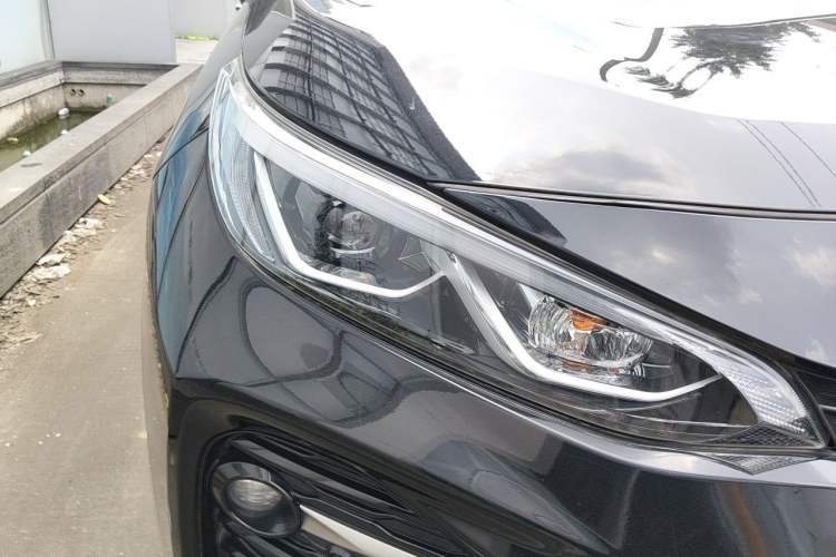 Used Toyota Wildlander 2023 2.0L CVT Two-Wheel Drive Luxury PLUS Edition Right Front Headlight