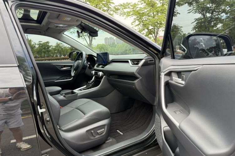 Used Toyota Wildlander 2023 2.0L CVT Two-Wheel Drive Luxury PLUS Edition Right Front Seat