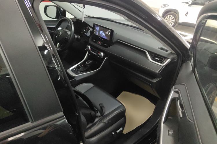 Used Toyota Wildlander 2023 Dual-Motor 2.5L E-CVT Two-Wheel Drive Luxury PLUS Edition Right Front Seat
