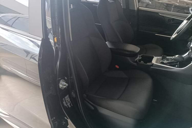 Used Toyota Wildlander 2023 2.0L CVT Two-Wheel Drive Leading Edition Right Front Seat