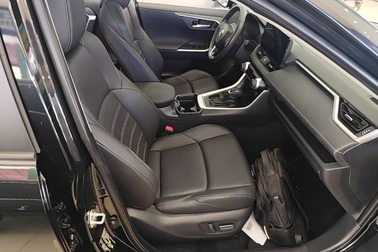 Used Toyota Wildlander 2023 2.0L CVT Two-Wheel Drive Luxury PLUS Edition Right Front Seat