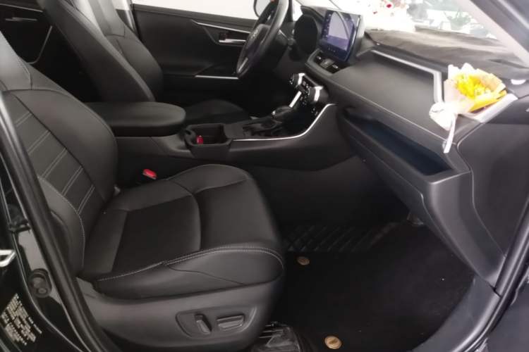 Used Toyota Wildlander 2023 2.0L CVT Two-Wheel Drive Prestige Version Right Front Seat