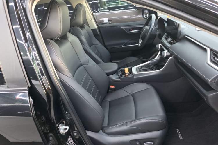 Used Toyota Wildlander 2023 Dual-Motor 2.5L E-CVT Two-Wheel Drive Luxury PLUS Edition Right Front Seat