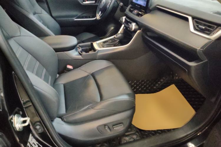 Used Toyota Wildlander 2023 Dual-Motor 2.5L E-CVT Two-Wheel Drive Luxury PLUS Edition Right Front Seat