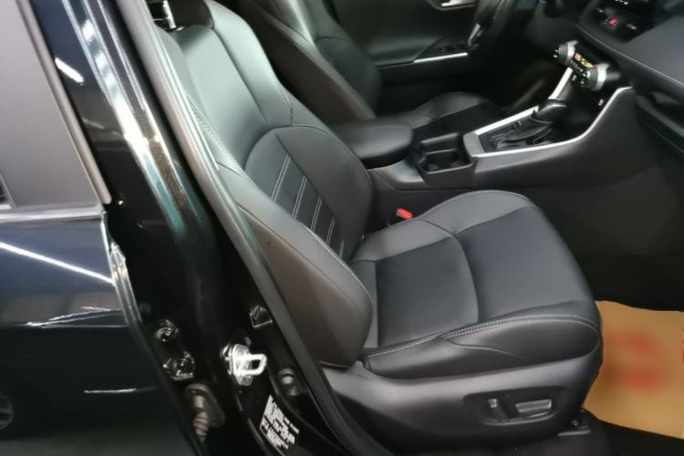Used Toyota Wildlander 2023 2.0L CVT Two-Wheel Drive Luxury PLUS Edition Right Front Seat