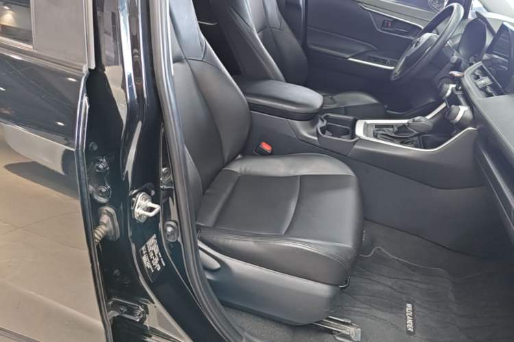 Used Toyota Wildlander 2023 2.0L CVT Two-Wheel Drive Leading Edition Right Front Seat