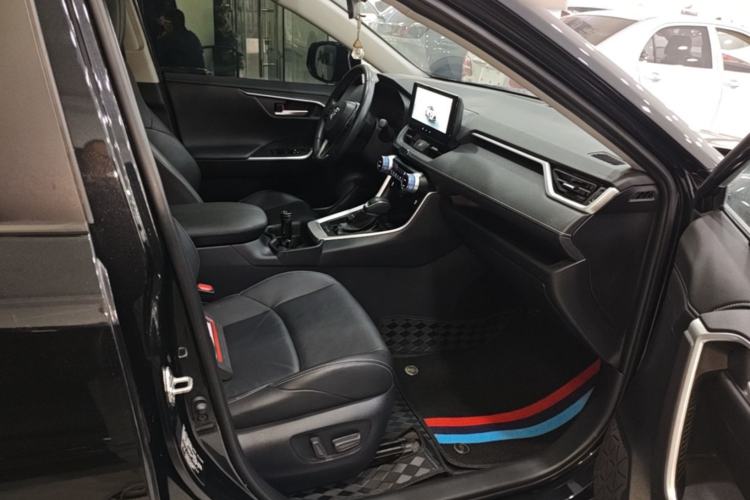 Used Toyota Wildlander 2023 2.0L CVT Two-Wheel Drive Luxury PLUS Edition Right Front Seat