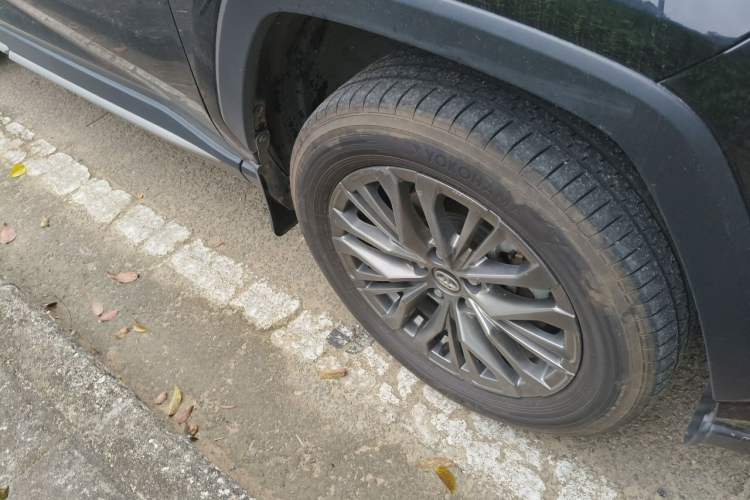 Used Toyota Wildlander 2023 Dual-Motor 2.5L E-CVT Two-Wheel Drive Luxury PLUS Edition Right Front Wheel Hub