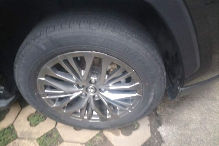 Used Toyota Wildlander 2023 Dual-Motor 2.5L E-CVT Two-Wheel Drive Luxury PLUS Edition Right Front Wheel Hub