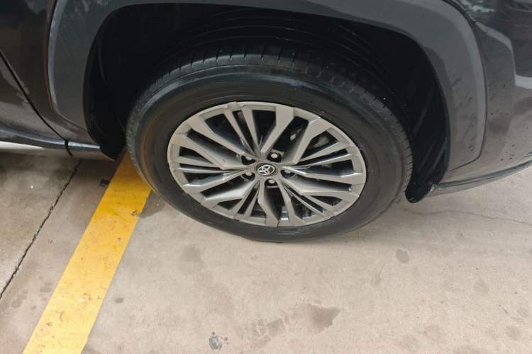 Used Toyota Wildlander 2023 2.0L CVT Two-Wheel Drive Luxury PLUS Edition Right Front Wheel Hub