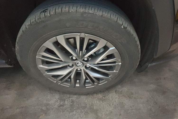 Used Toyota Wildlander 2023 2.0L CVT Two-Wheel Drive Luxury PLUS Edition Right Front Wheel Hub