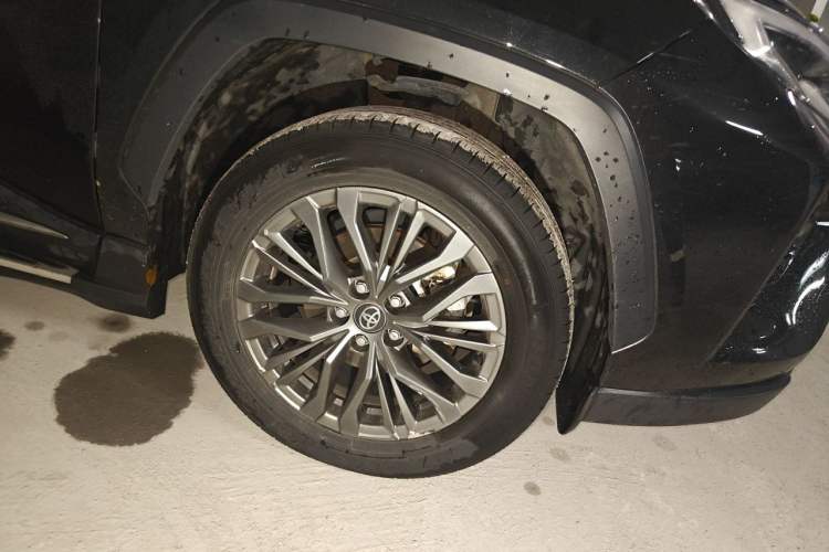 Used Toyota Wildlander 2023 2.0L CVT Two-Wheel Drive Luxury PLUS Edition Right Front Wheel Hub