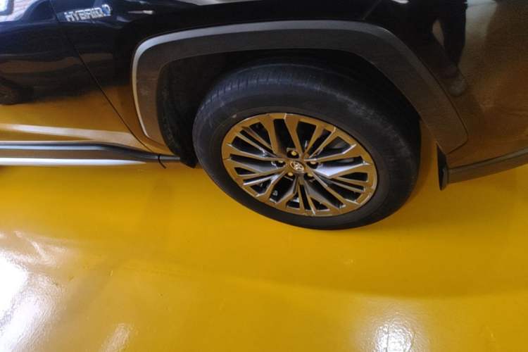 Used Toyota Wildlander 2023 Dual-Motor 2.5L E-CVT Two-Wheel Drive Luxury PLUS Edition Right Front Wheel Hub