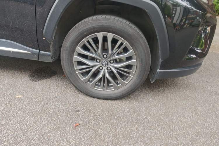 Used Toyota Wildlander 2023 2.0L CVT Two-Wheel Drive Luxury PLUS Edition Right Front Wheel Hub