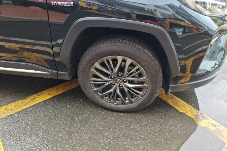 Used Toyota Wildlander 2023 2.0L CVT Two-Wheel Drive Luxury PLUS Edition Right Front Wheel Hub