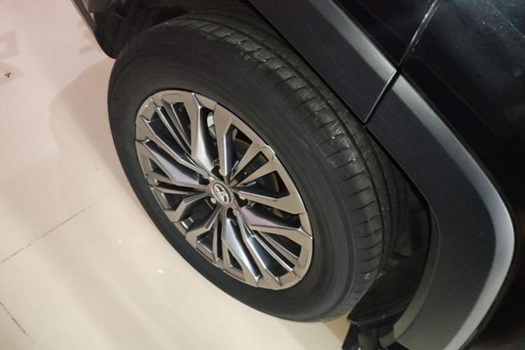 Used Toyota Wildlander 2023 2.0L CVT Two-Wheel Drive Luxury PLUS Edition Right Rear Wheel Hub