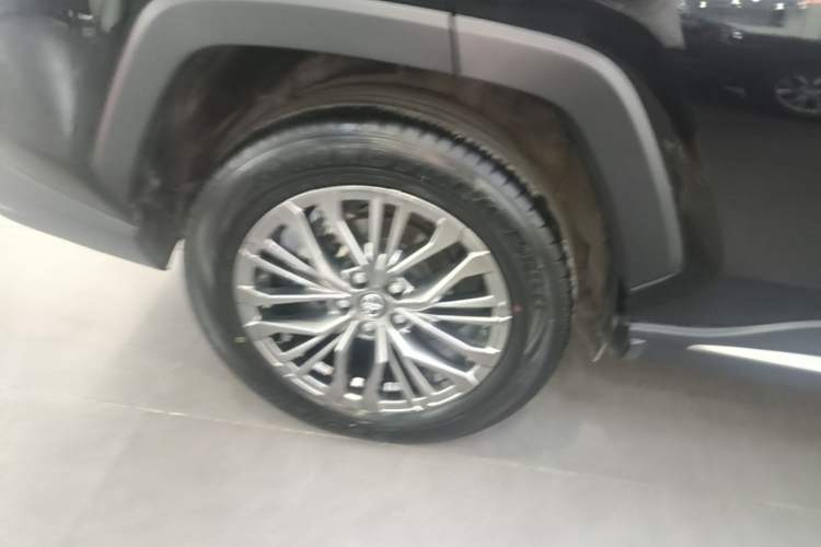 Used Toyota Wildlander 2023 2.0L CVT Two-Wheel Drive Luxury PLUS Edition Right Rear Wheel Hub