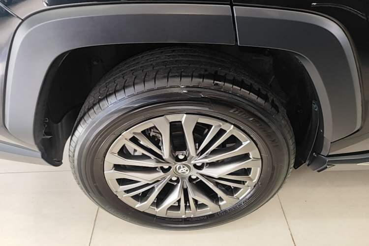 Used Toyota Wildlander 2023 2.0L CVT Two-Wheel Drive Luxury PLUS Edition Right Rear Wheel Hub