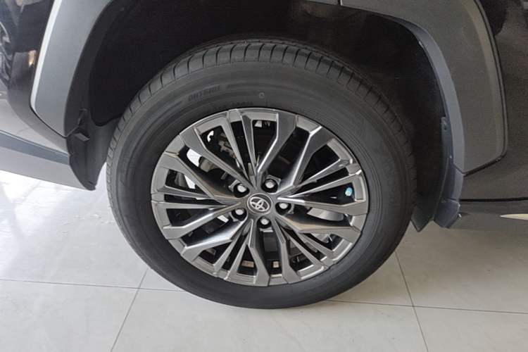 Used Toyota Wildlander 2023 2.0L CVT Two-Wheel Drive Luxury PLUS Edition Right Rear Wheel Hub
