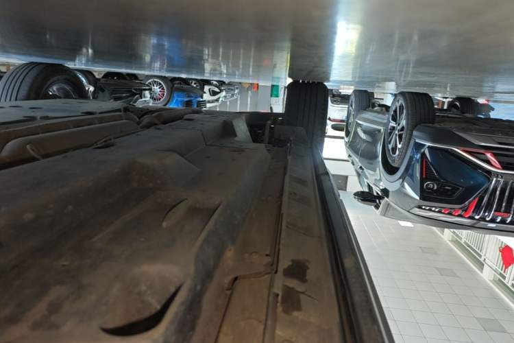 Used Toyota Wildlander 2023 2.0L CVT Two-Wheel Drive Urban Edition Right Side Sill
