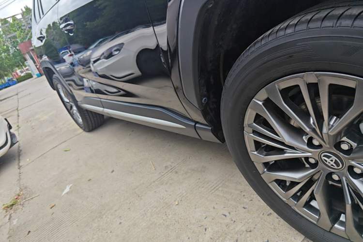 Used Toyota Wildlander 2023 2.0L CVT Four-Wheel Drive Luxury PLUS Edition Right Side Sill