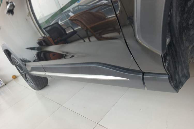 Used Toyota Wildlander 2023 2.0L CVT Two-Wheel Drive Luxury PLUS Edition Right Side Sill