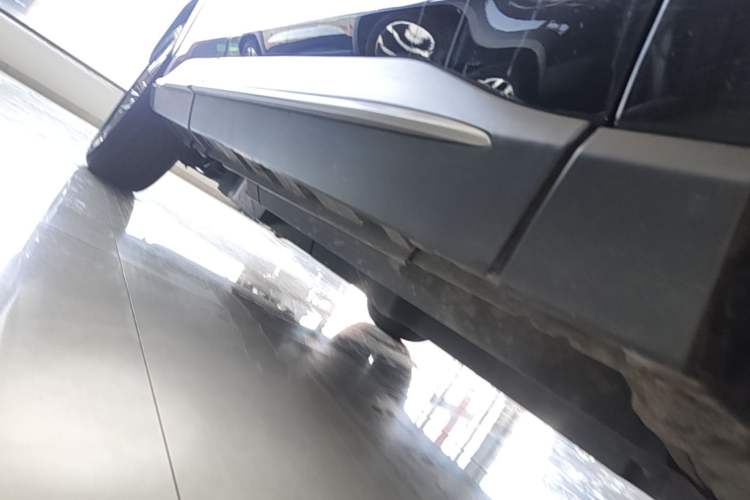 Used Toyota Wildlander 2023 2.0L CVT Two-Wheel Drive Luxury PLUS Edition Right Side Sill