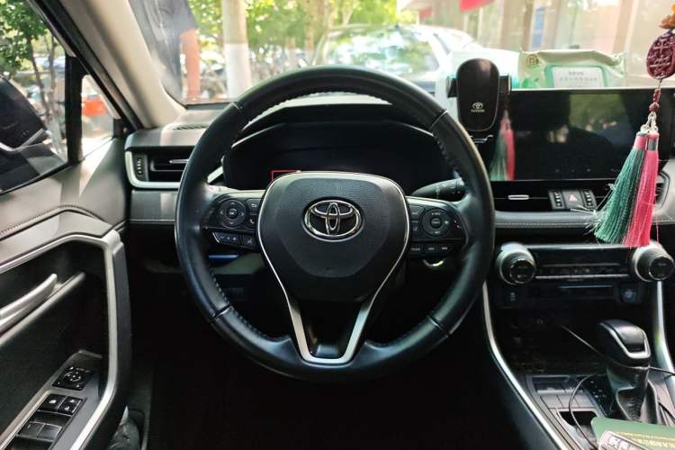 Used Toyota Wildlander 2023 2.0L CVT Two-Wheel Drive Luxury PLUS Edition Steering Wheel