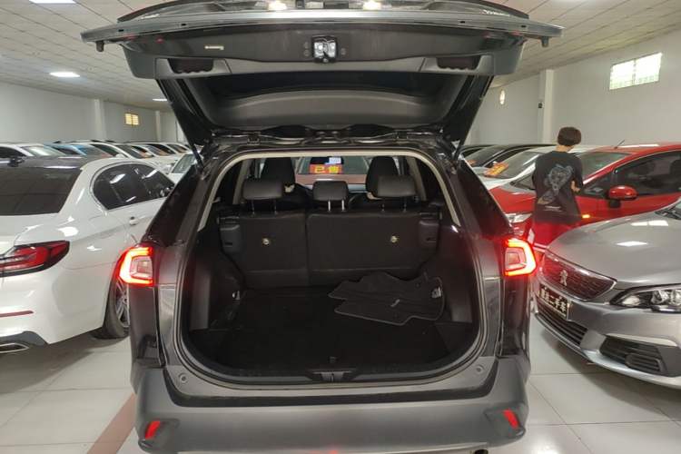 Used Toyota Wildlander 2023 2.0L CVT Two-Wheel Drive Leading Edition Trunk