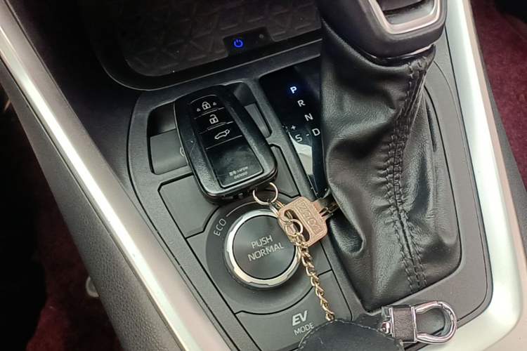 Used Toyota Wildlander 2023 Dual-Motor 2.5L E-CVT Two-Wheel Drive Prestige Edition Vehicle Key