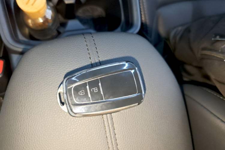 Used Toyota Wildlander 2023 Dual-Motor 2.5L E-CVT Two-Wheel Drive Luxury PLUS Edition Vehicle Key