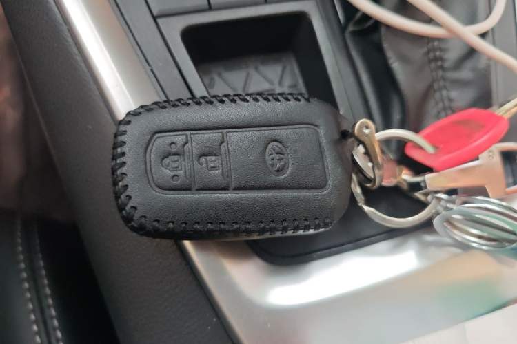 Used Toyota Wildlander 2023 Dual-Engine 2.5L E-CVT Two-Wheel Drive Urban Edition Vehicle Key