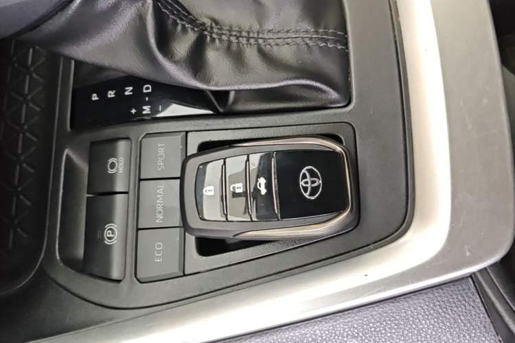 Used Toyota Wildlander 2023 2.0L CVT Two-Wheel Drive Leading Edition Vehicle Key