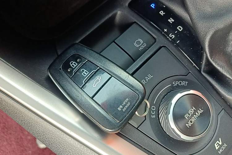 Used Toyota Wildlander 2023 Dual-Motor 2.5L E-CVT Four-Wheel Drive Prestige Edition Vehicle Key