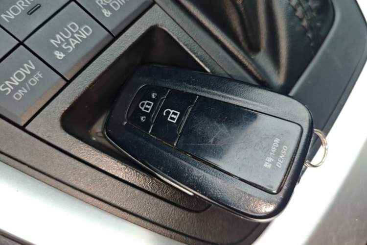 Used Toyota Wildlander 2023 2.0L CVT Four-Wheel Drive Luxury PLUS Edition Vehicle Key