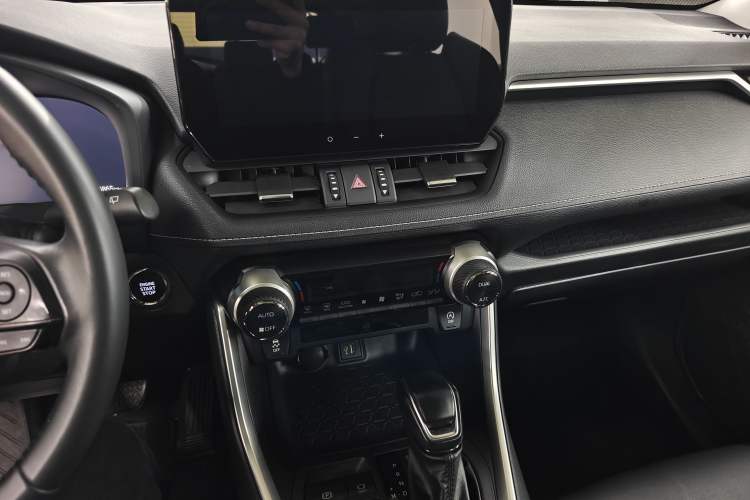 Used Toyota Wildlander 2023 2.0L CVT Four-Wheel Drive Luxury PLUS Edition Audio And AC Panel