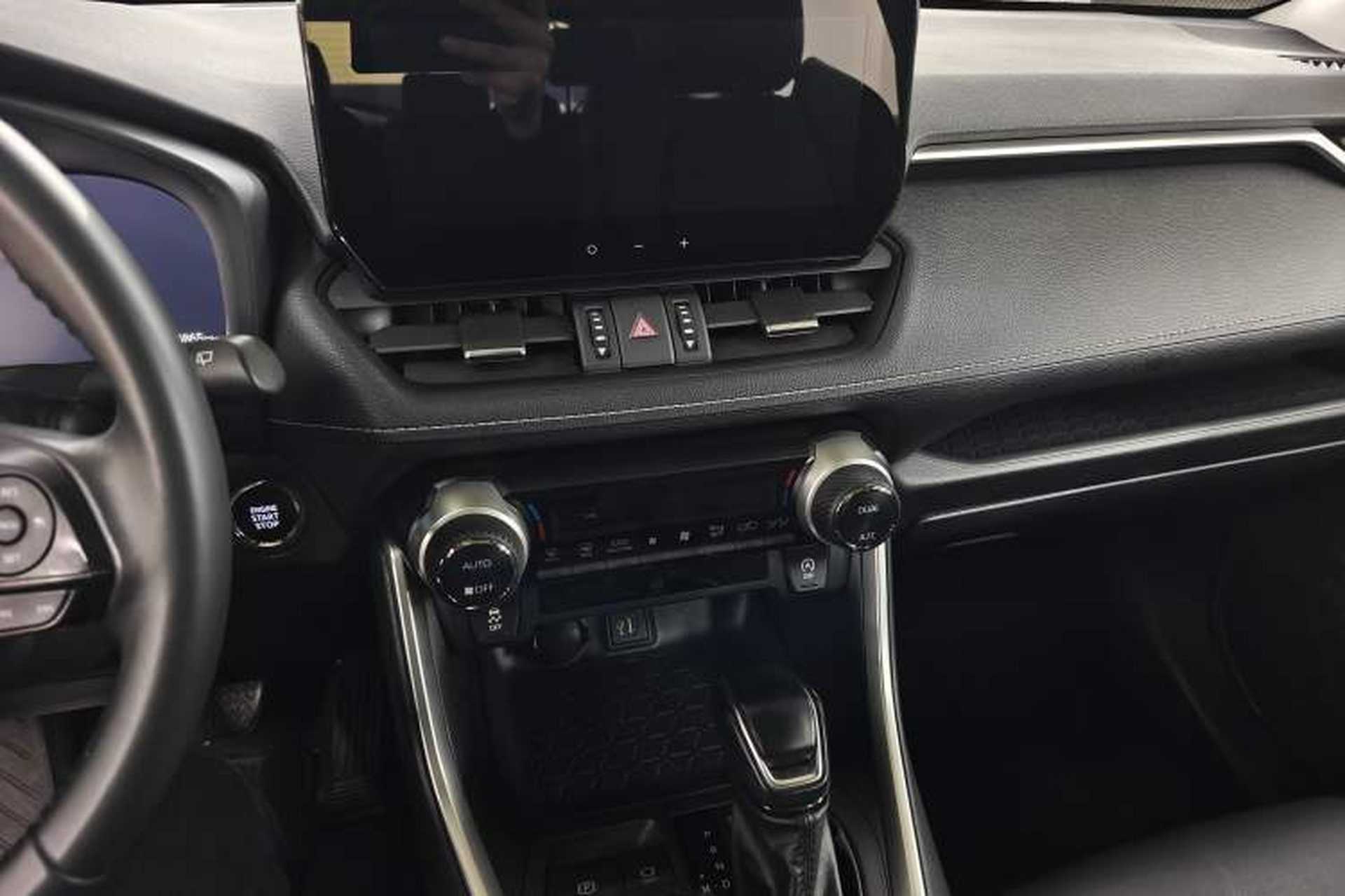 Used Toyota Wildlander 2023 2.0L CVT Four-Wheel Drive Luxury PLUS Edition Audio And AC Panel