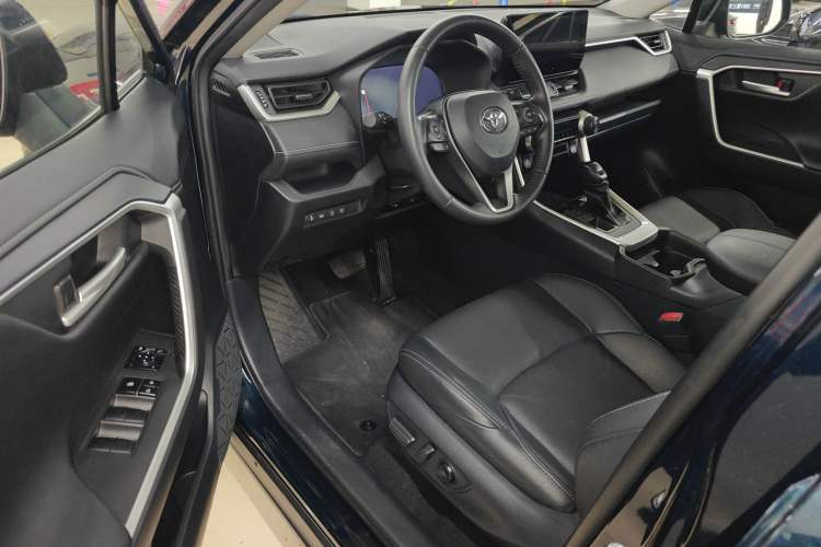Used Toyota Wildlander 2023 2.0L CVT Four-Wheel Drive Luxury PLUS Edition Driver Seat