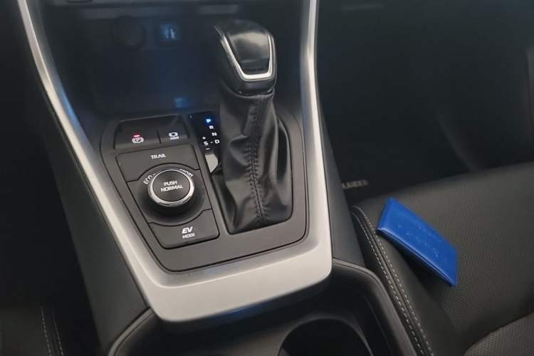 Used Toyota Wildlander 2023 Dual-Motor 2.5L E-CVT Four-Wheel Drive Prestige Edition Gear Lever