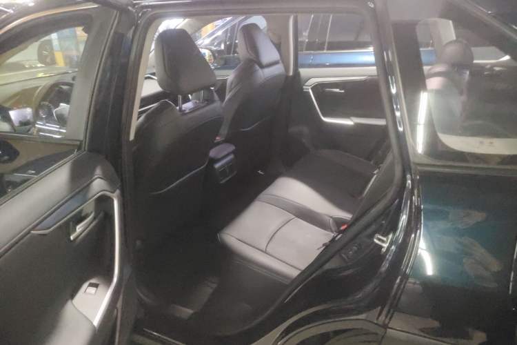 Used Toyota Wildlander 2023 2.0L CVT Four-Wheel Drive Luxury PLUS Edition Interior 4