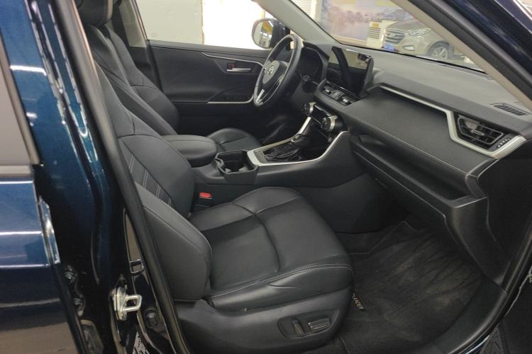 Used Toyota Wildlander 2023 2.0L CVT Four-Wheel Drive Luxury PLUS Edition Right Front Seat