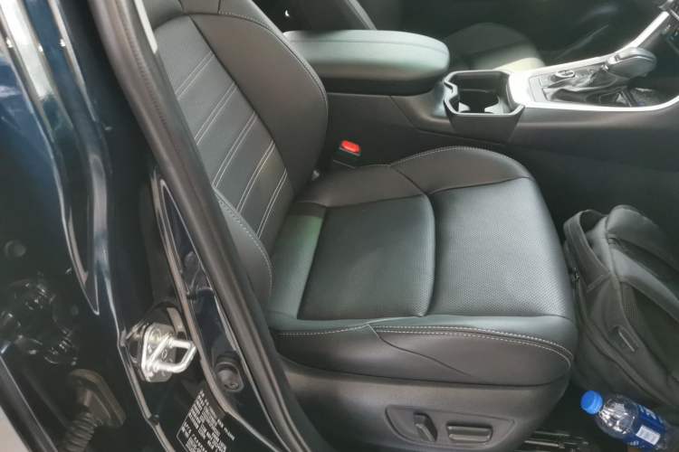 Used Toyota Wildlander 2023 Dual-Motor 2.5L E-CVT Four-Wheel Drive Prestige Edition Right Front Seat