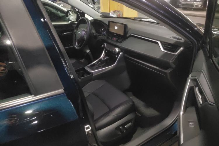 Used Toyota Wildlander 2023 2.0L CVT Four-Wheel Drive Luxury PLUS Edition Right Front Seat