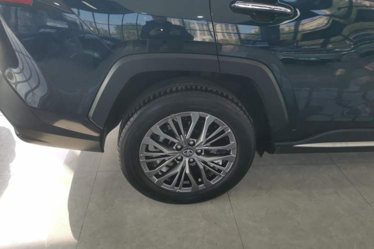 Used Toyota Wildlander 2023 Dual-Motor 2.5L E-CVT Four-Wheel Drive Prestige Edition Right Rear Wheel Hub