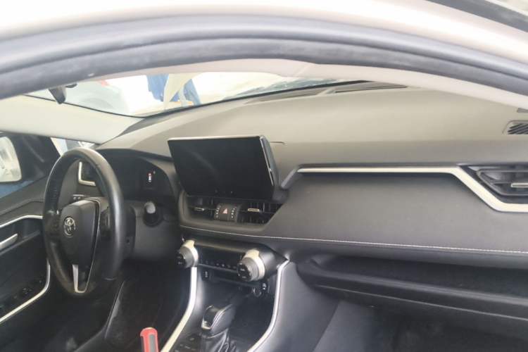 Used Toyota Wildlander 2023 2.0L CVT Four-Wheel Drive Luxury PLUS Edition Center Console