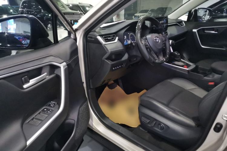 Used Toyota Wildlander 2023 Dual-Motor 2.5L E-CVT Two-Wheel Drive Luxury PLUS Edition Driver Seat