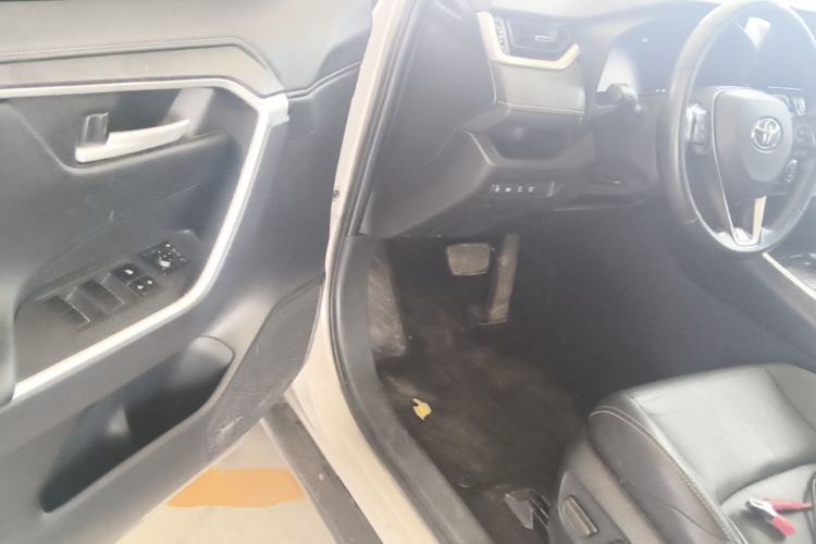 Used Toyota Wildlander 2023 2.0L CVT Four-Wheel Drive Luxury PLUS Edition Driver Seat