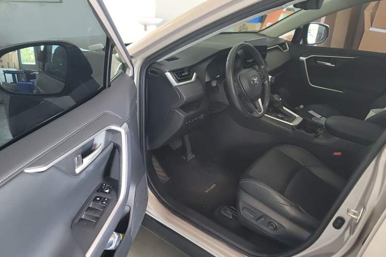 Used Toyota Wildlander 2023 Dual-Motor 2.5L E-CVT Four-Wheel Drive Prestige Edition Driver Seat