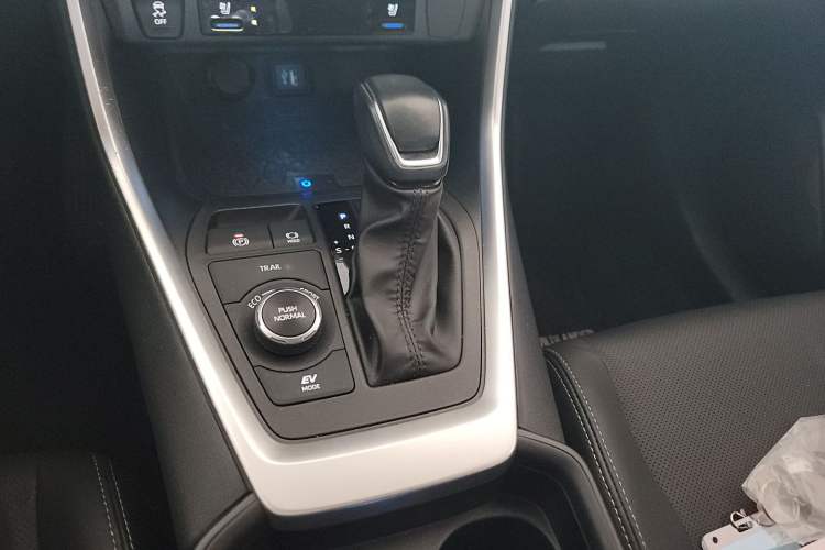 Used Toyota Wildlander 2023 Dual-Motor 2.5L E-CVT Four-Wheel Drive Prestige Edition Gear Lever