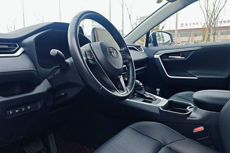 Used Toyota Wildlander 2023 2.0L CVT Four-Wheel Drive Luxury PLUS Edition Interior 2